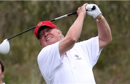 Ông Trump đi đánh golf trong ngày thứ ba phiên toà xử luận tội