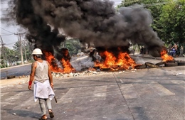 Công ty mẹ Uniqlo thiệt hại trong vụ bạo loạn phóng hỏa ở Myanmar