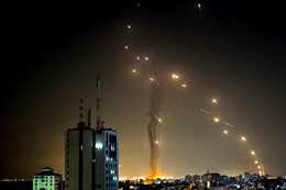 Israel không kích sập toà tháp 13 tầng, Hamas dội 130 rocket trả đũa