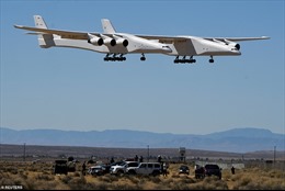 Video máy bay khổng lồ, sải cánh hơn chiều dài sân bóng đá, bay thử thành công