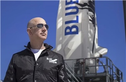 Cuộc đua của các tỷ phú: Jeff Bezos dẫn trước, bay vào vũ trụ trong tháng tới