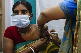 Tại sao ca nhiễm COVID ở Ấn Độ giảm mạnh dù tỷ lệ tiêm chủng thấp?