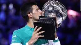 Vụ &#39;giam giữ&#39; ngôi sao quần vợt Djokovic trở thành vấn đề chính trị ở Australia