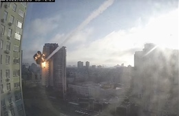 Nga nói chính tên lửa phòng không Ukraine bắn trúng chung cư ở Kiev