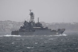 Loạt video 6 tàu đổ bộ và tàu ngầm &#39;hố đen&#39; Nga tiến vào Biển Đen tập trận sát Ukraine