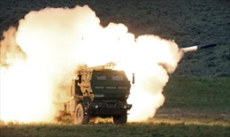 Mỹ gửi thêm tên lửa pháo binh &#39;sấm sét&#39; HIMARS cho Ukraine, tăng gấp đôi số lượng