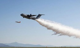 Video phi cơ quân sự Airbus A400M dội 20 tấn nước chữa cháy trong vài giây 