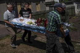 Người sơ tán Ukraine bất chấp nguy hiểm trở về nhà
