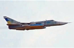 &#39;Kiếm sĩ&#39; Su-24 Ukraine tái xuất chiến đấu, trang bị tên lửa laser dẫn đường