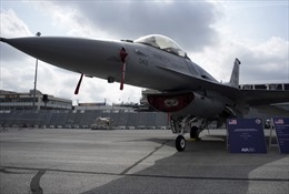 Kiev hối thúc F-16, phương Tây vẫn còn tranh cãi về huấn luyện phi công 