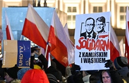 Ba Lan: Cuộc chiến bảo vệ pháp quyền leo thang, cảnh sát bắt 2 nghị sĩ tại Dinh Tổng thống