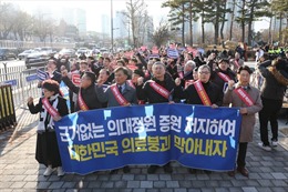 Cuộc đình công của bác sĩ Hàn Quốc phơi bày căng thẳng dân số già