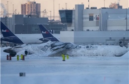 &#39;Bí mật&#39; thiết kế thông minh giúp 80 hành khách thoát chết khi máy bay lật ngửa ở Canada