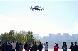 Taxi bay, drone giao cơm: Trung Quốc đang sống trước phần còn lại của thế giới