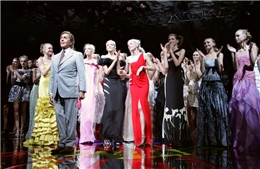 Valentino Garavani, 'vị hoàng đế cuối cùng' của làng thời trang - Kỳ cuối