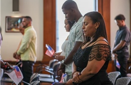 Hành trình gian nan nhập quốc tịch Mỹ dưới thời Tổng thống Trump