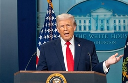 Chính quyền Trump gấp rút 'vá' chương trình thuế quan sau phán quyết của Tòa án Tối cao