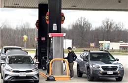 Kinh tế Mỹ có thể 'chịu đòn' với giá dầu, nhưng người dân thì không