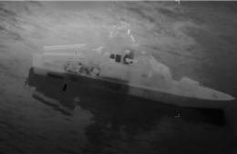 Mỹ phá hủy tàu chiến và tàu rải thủy lôi của Iran gần eo biển Hormuz