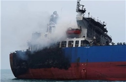 Tàu chở dầu phát nổ ở eo biển Hormuz nghi do trúng thủy lôi Iran