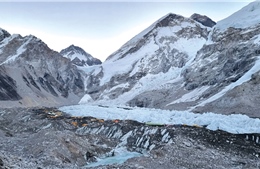 Băng bẩn có thể đang tiếp sức cho những thảm họa ở Himalaya