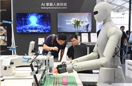 'Tín đồ' công nghệ toàn cầu đổ về Trung Quốc học cách làm AI, robot