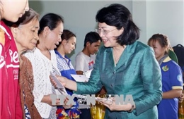 Phó Chủ tịch nước Đặng Thị Ngọc Thịnh thăm các gia đình chính sách, hộ nghèo tại Vĩnh Long