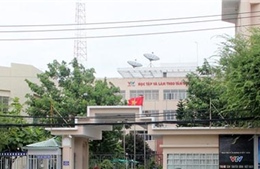  Ngáo đá, ôm bình gas lao vào Trung tâm Truyền hình Việt Nam tại Cần Thơ