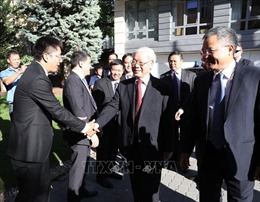 Tổng Bí thư Nguyễn Phú Trọng thăm Đại sứ quán Việt Nam tại Hungary