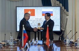 Chủ tịch Mặt trận Tổ quốc Việt Nam hội đàm với Phó Chủ tịch Hội đồng Liên bang Nga