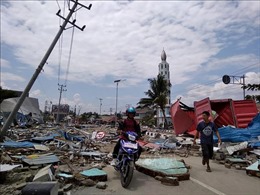  Nhiều khu vực tại Indonesia vẫn bị cô lập sau động đất, sóng thần 