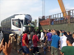 Va chạm xe tải - rơ mooc gây ách tắc nhiều giờ trên Quốc lộ 1A đoạn qua Diễn Châu, Nghệ An 