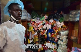 Thuốc giả cướp đi mạng sống của hàng chục nghìn người châu Phi mỗi năm