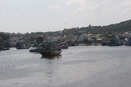 Áp thấp nhiệt đới suy yếu, Bình Thuận giải tỏa lệnh cấm tàu thuyền ra khơi 