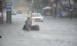 Đà Nẵng tiếp tục có mưa lớn kéo dài, nhiều phố biến thành &#39;sông&#39;