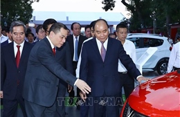 Thủ tướng Nguyễn Xuân Phúc dự lễ ra mắt xe VinFast tại Hà Nội