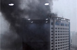 Cháy lớn tại khách sạn 21 tầng, ít nhất 17 người nhập viện do hít khí độc