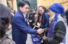 Chủ tịch UBND thành phố Hà Nội thăm, chúc Tết bà con công giáo có hoàn cảnh khó khăn
