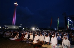 Indonesia: Hàng nghìn người Hồi giáo cầu nguyện cho cuộc bầu cử được an toàn 