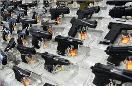 Hạ viện Mỹ thông qua dự luật siết chặt kiểm soát mua bán súng đạn