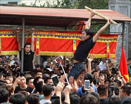 Tục giằng bông tại lễ hội Sơn Đồng