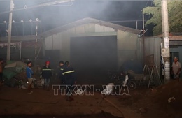 Cháy lớn tại kho phế liệu ở Bình Phước