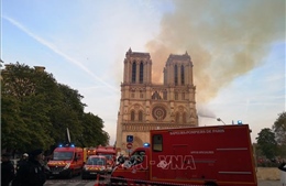 Bảo toàn được phần tháp chuông chính và tường Nhà thờ Đức Bà Paris