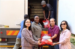Cộng đồng người Việt tại Nam Phi gửi hàng cứu trợ giúp Zimbabwe khắc phục hậu quả siêu bão Idai