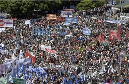 Tổng đình công phản đối chính sách kinh tế của chính phủ Argentina
