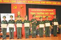 Khen thưởng Ban chuyên án triệt phá đường dây vận chuyển 100.000 viên ma tuý tổng hợp