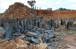 Công trường khai thác đá trái phép 5ha ở Bình Phước
