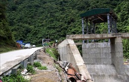 Buông lỏng quản lý xây dựng công trình thủy điện ở Lai Châu - Bài 1: Vi phạm hành lang an toàn đường bộ