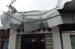 Dông lốc ở An Giang làm 1 người chết, trên 600 căn nhà bị sập và tốc mái