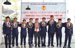 Đón đoàn học sinh Việt Nam giành thành tích cao tại Olympic quốc tế Thiên văn học và Vật lý thiên văn